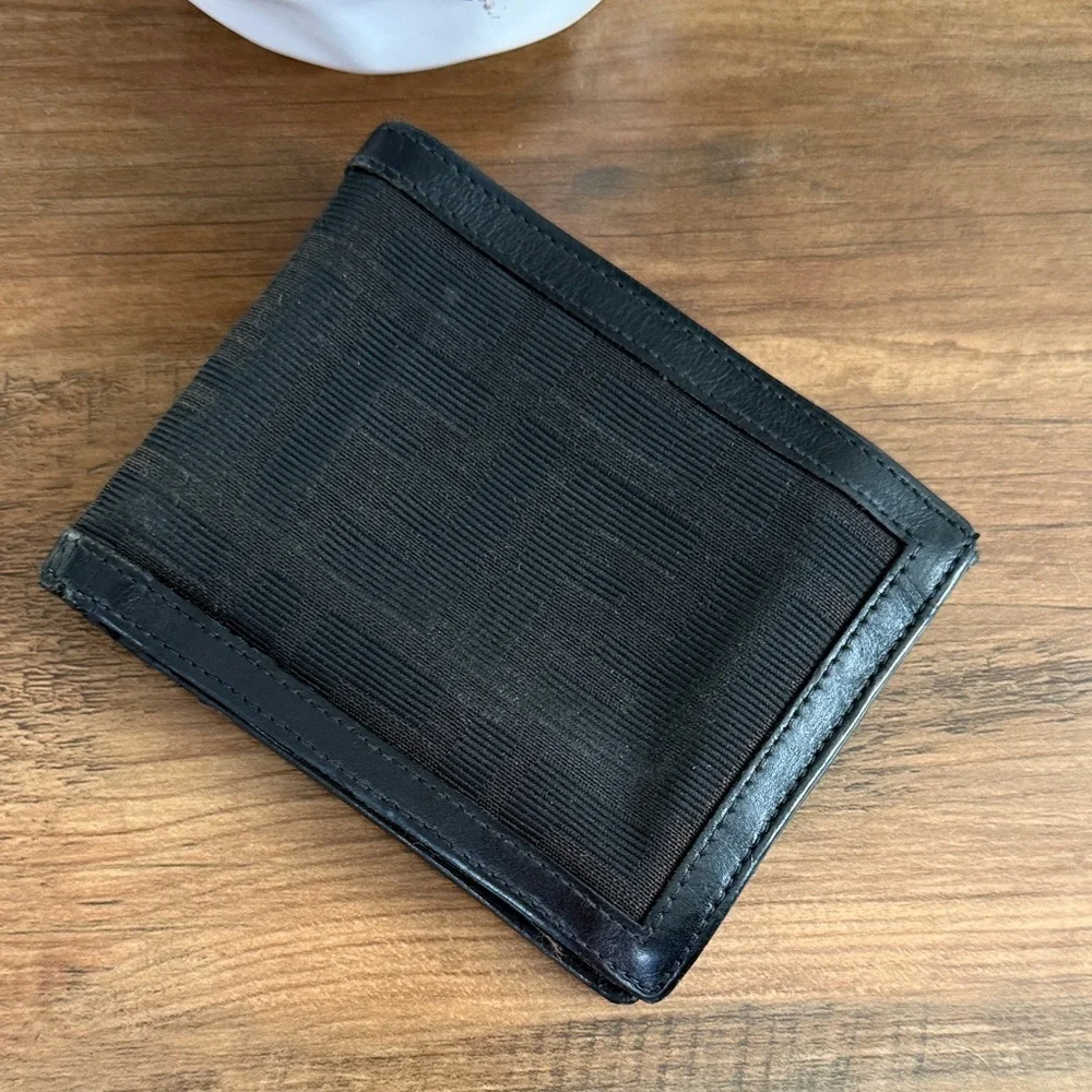 ** FENDI ** zucca canvas Elegant Black Men's Bifold Wallet
